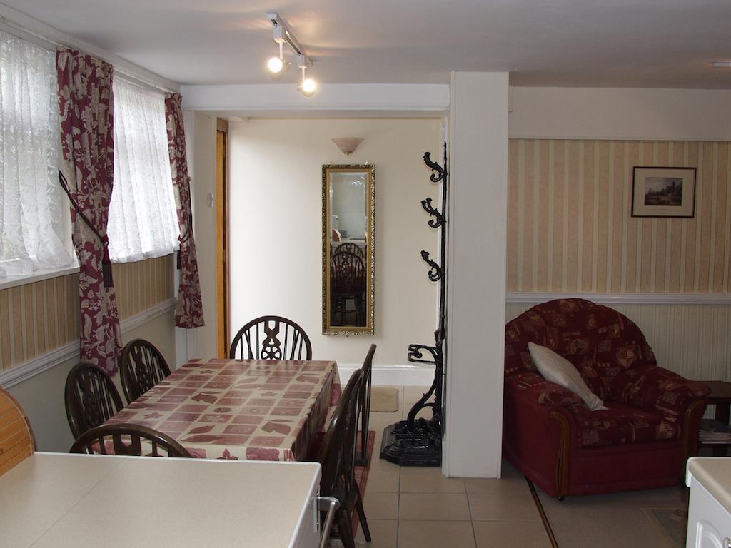 The Coach House Villa Ledbury Room photo